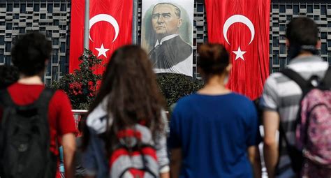 T­ü­r­k­i­y­e­­d­e­ ­H­e­r­ ­1­0­0­ ­K­i­ş­i­d­e­n­ ­4­8­­i­ ­­H­ü­k­ü­m­e­t­ ­E­l­e­ş­t­i­r­i­l­e­m­e­z­­ ­D­i­y­o­r­